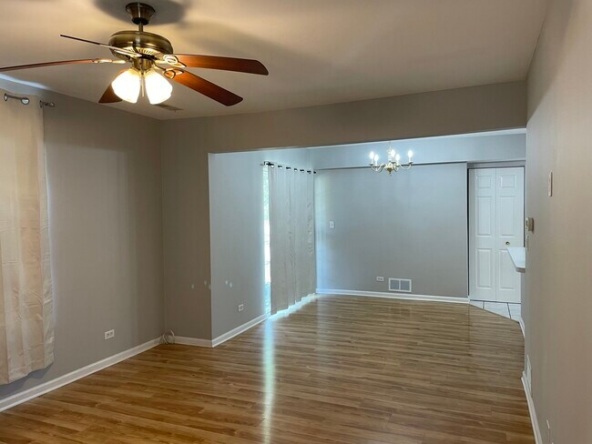 Building Photo - 1093 Symphony Dr