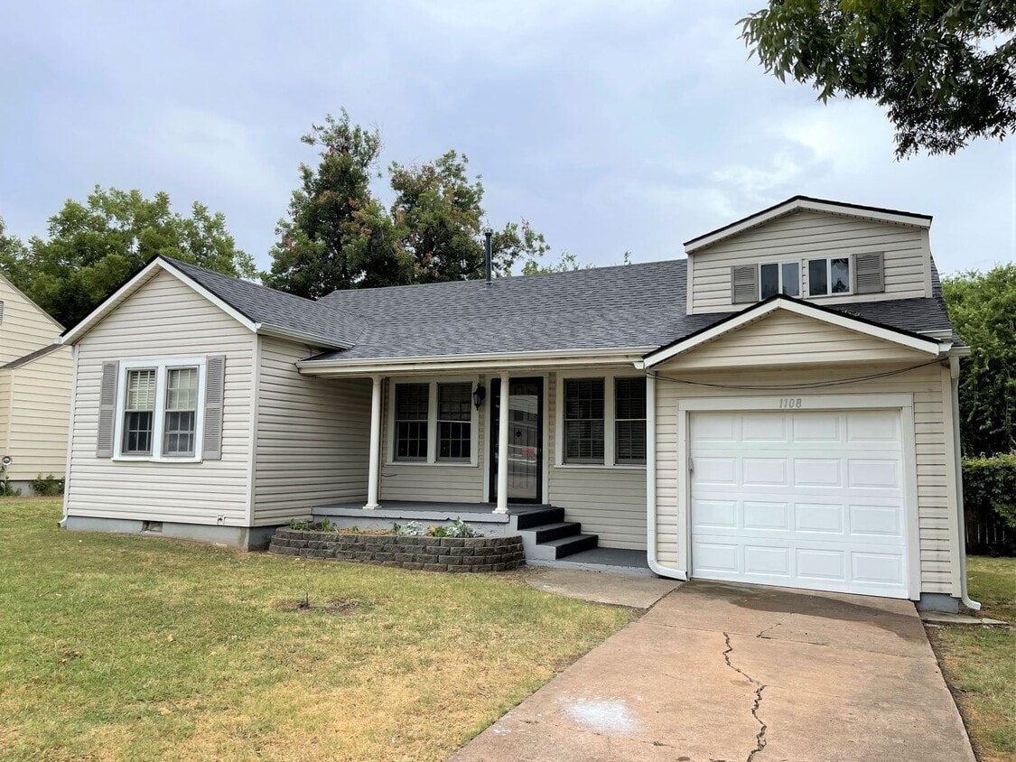 Foto principal - 1108 NW Maple Ave