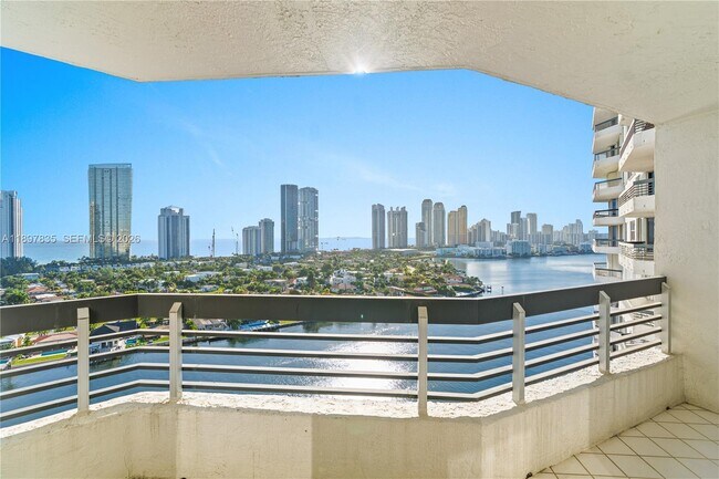 Foto del edificio - 19101 NE 36th Pl