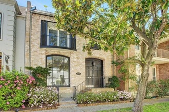 Building Photo - 7527 Del Monte Dr