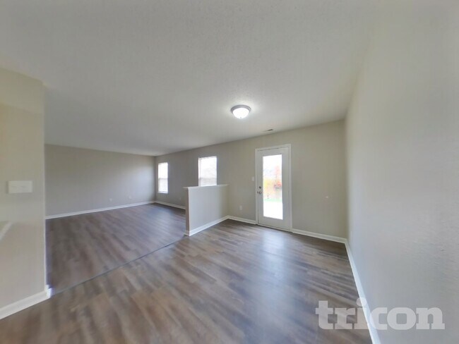 Foto del edificio - 703 Sweet Creek Dr