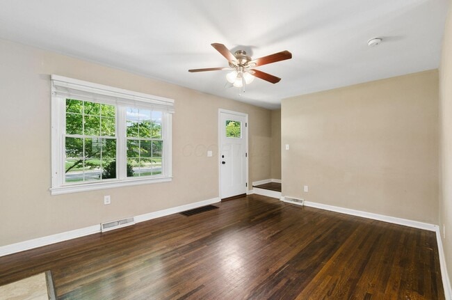 Building Photo - 557 E Royal Forest Blvd