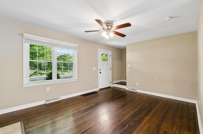 Foto del edificio - 557 E Royal Forest Blvd