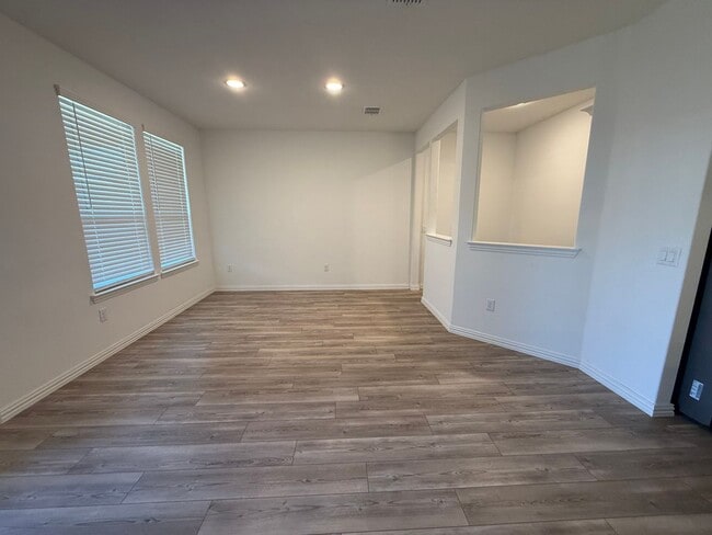 Photo - Room for Family and Friends! House