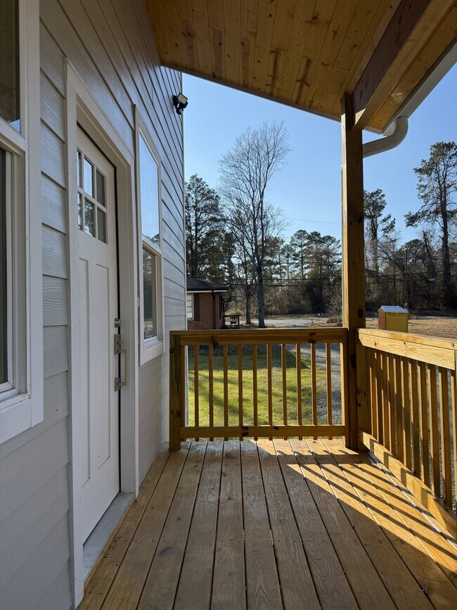 Building Photo - 631 Morreene Rd