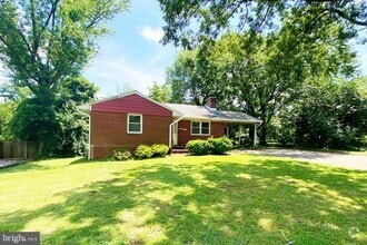 Building Photo - 2703 Dawn Dr