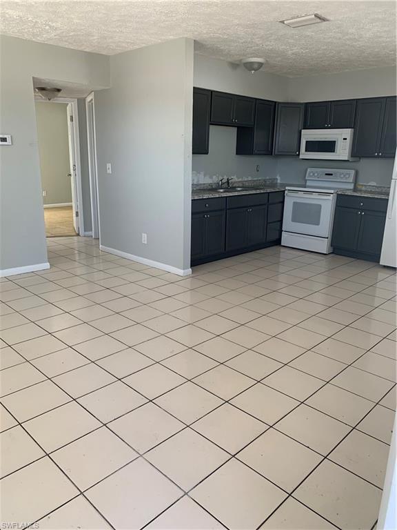 Foto principal - 2450 Katherine St