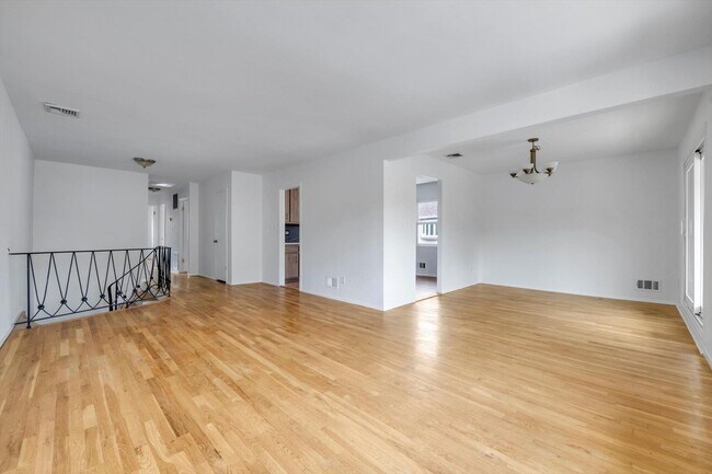 Foto del edificio - 214-17 15th Ave