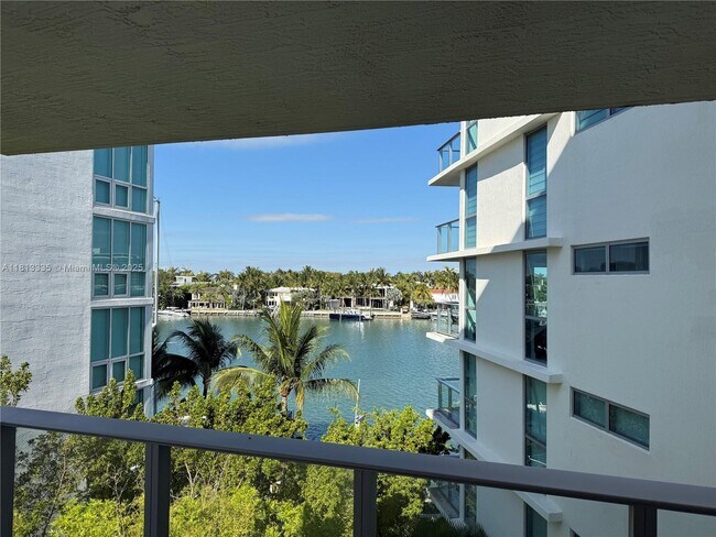 Foto del edificio - 6620 Indian Creek Dr