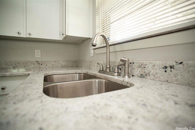 Foto del edificio - 7125 Redwood Dr