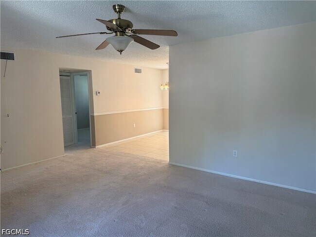 Foto del edificio - 7400 College Pkwy