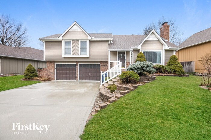 Primary Photo - 1233 NW Timber Oak Dr