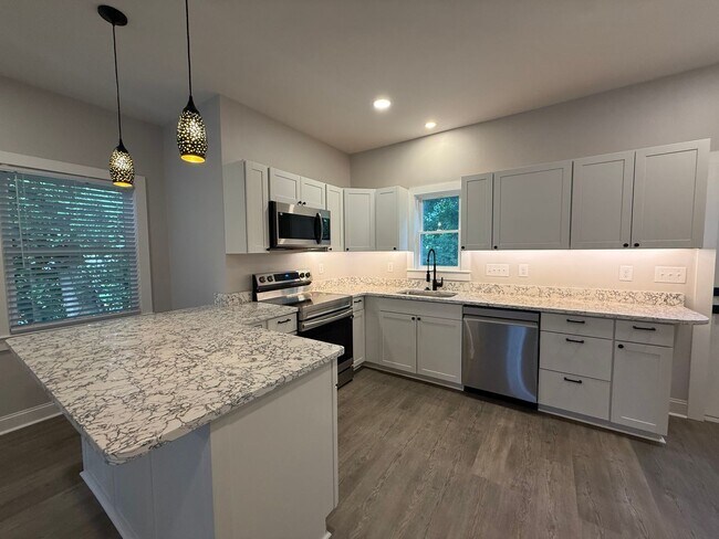 Foto del edificio - NEW CONSTRUCTION LEASING FOR AUGUST 2025!