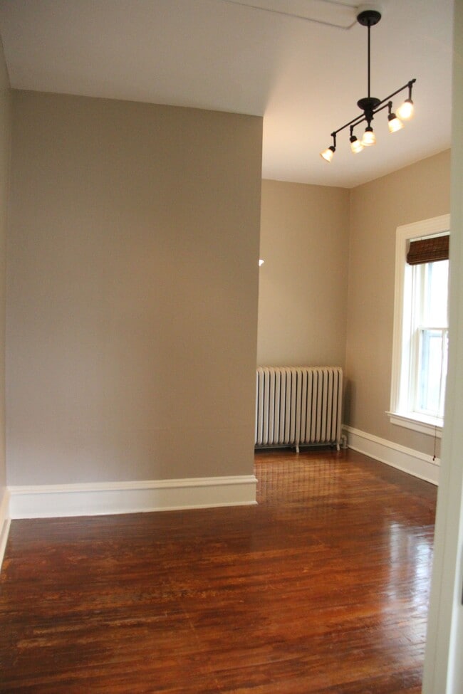 Building Photo - 402 6th St SW