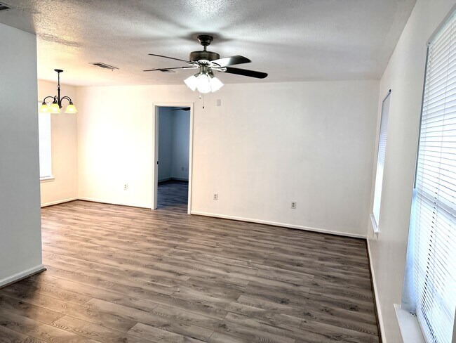 Área de la sala de estar - 2208 Angus St