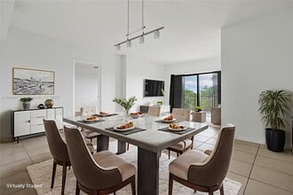 Building Photo - 9340 Fontainebleau Blvd