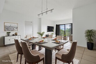 Building Photo - 9340 Fontainebleau Blvd