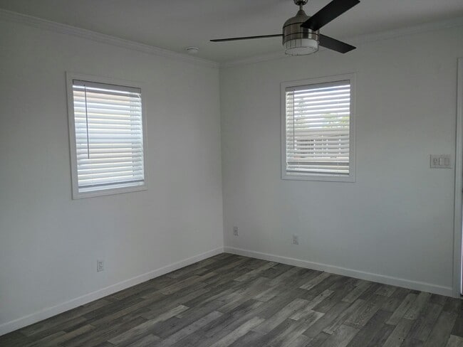 Building Photo - 32 Lily Dr