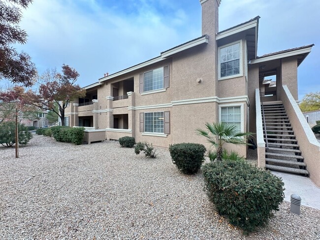 Building Photo - PACIFIC HOMES AT THE TRAILS