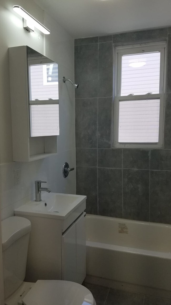 Blue Pond Realty Diamond Bridge Apartments Jersey City Nj Apartments Com
