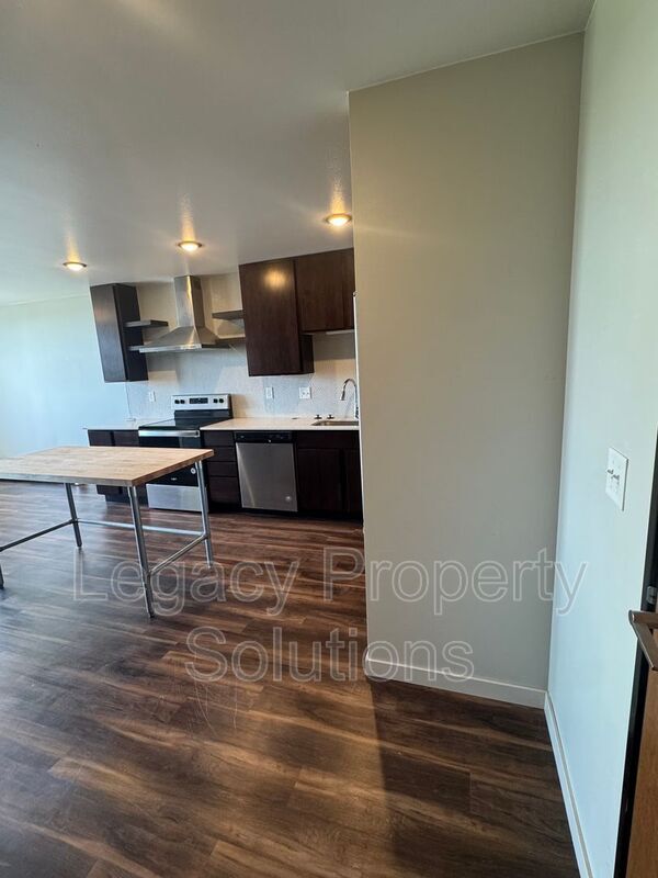 Foto del edificio - 202 E Greenfield Ln