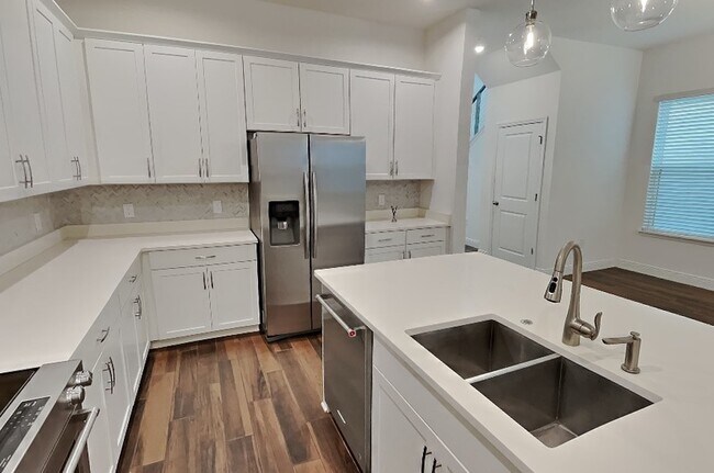Building Photo - 11530 Charnock Dr