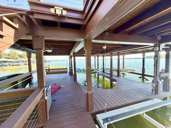 Foto del edificio - 5243 W Lake Butler Rd