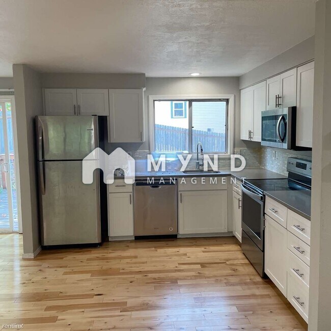 Building Photo - 3 br, 2 bath House - 2772 SE Van Water St