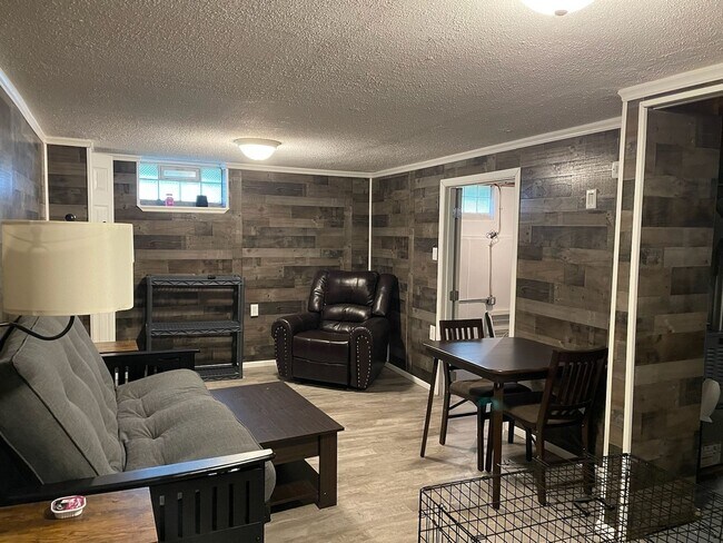 Building Photo - 3 Bedroom Single Family Home in Warrensvil...