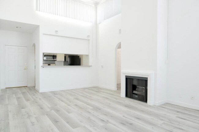 Foto del edificio - 1221 N Orange Dr