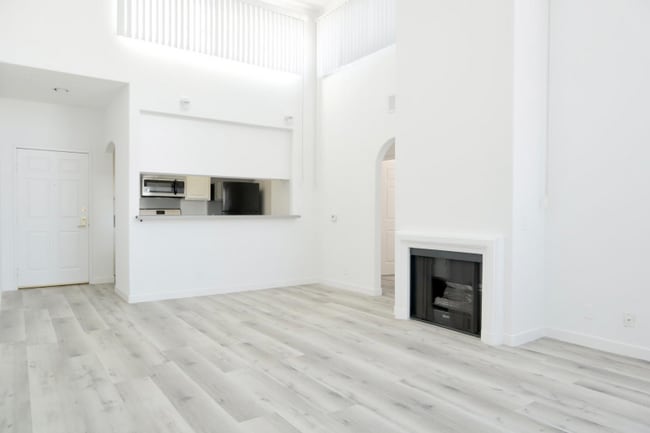 Building Photo - 1221 N Orange Dr