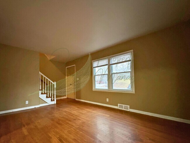 Foto del edificio - DUPLEX IN INDEPENDENCE!!!!