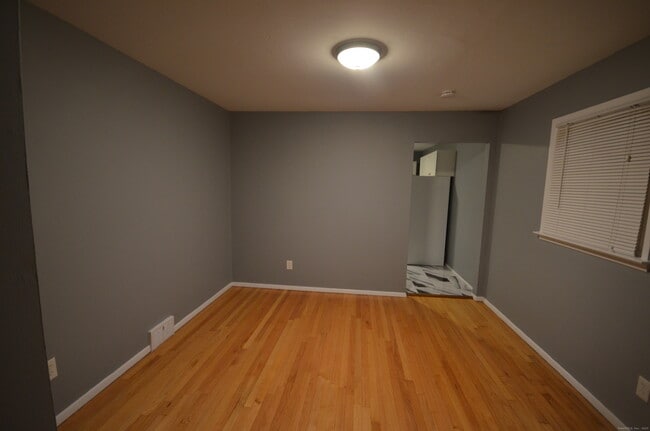 Building Photo - 28 Riverside Dr