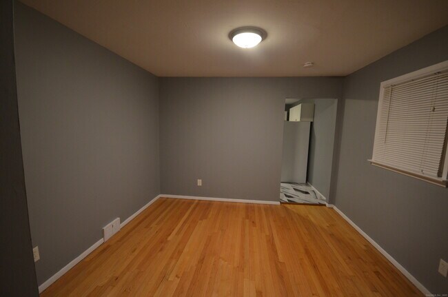 Foto del edificio - 28 Riverside Dr