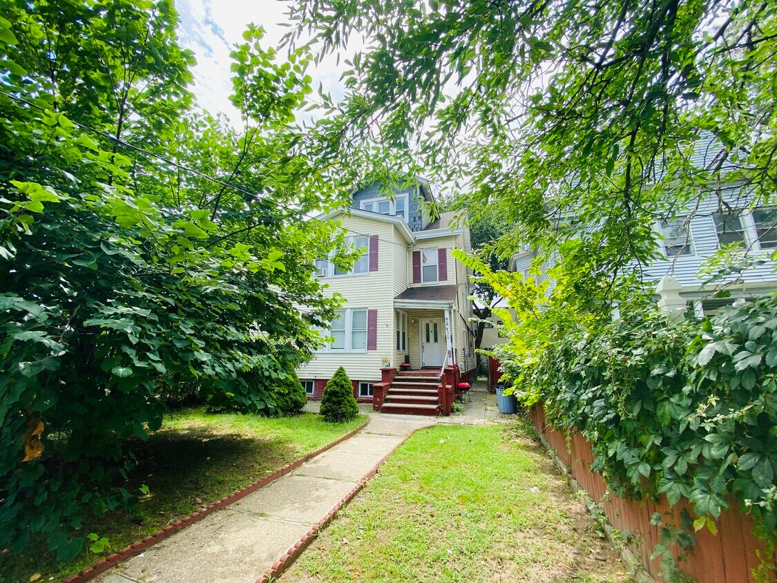 Primary Photo - 610 Chancellor Ave