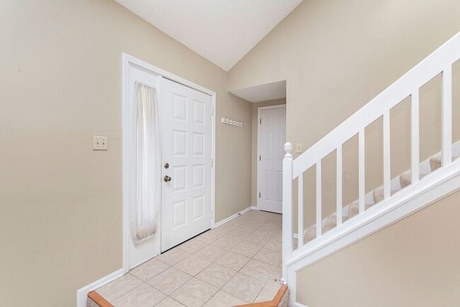 Building Photo - 2 Bed Condo Nearly 1300 square feet in cha...