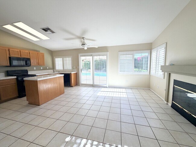 Foto del edificio - COMING SOON! LOVELY 3 Bedroom + Den/ 2 Bath POOL Home In N. La Quinta!