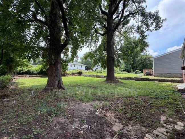 Building Photo - 802 Rolwes Ave