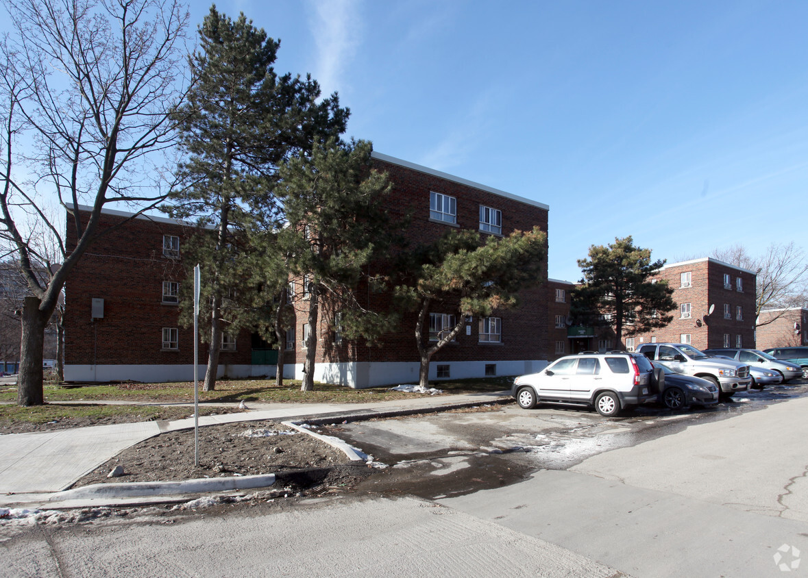 Primary Photo - 260 Sumach St