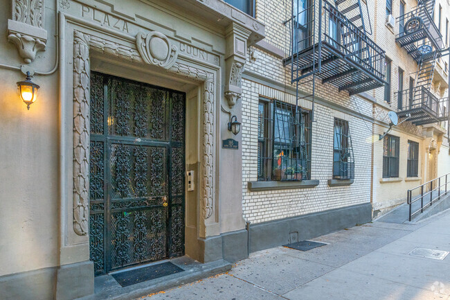 Foto del edificio - Plaza Court