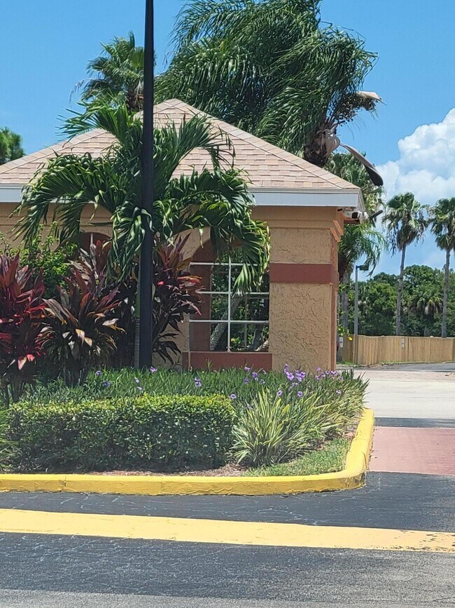 Foto del edificio - 1546 SE Royal Green Cir
