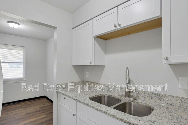 Foto del edificio - 1442 Tiki Ln