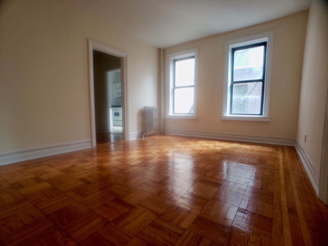 Sala de estar - 30 Seaman Ave