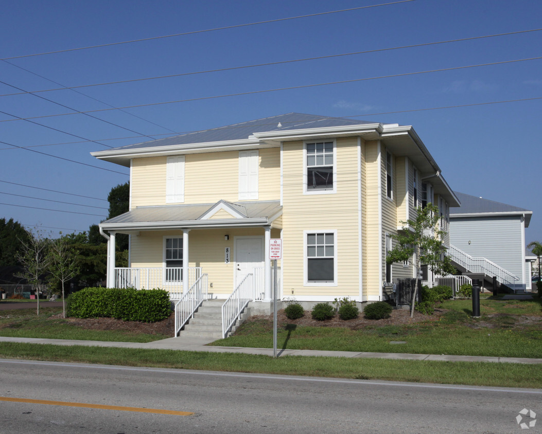 Primary Photo - Gulf Breeze Apartment Homes