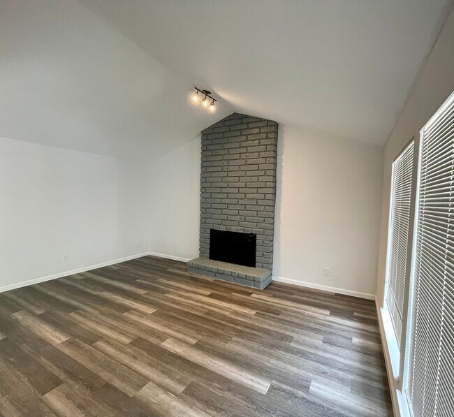 Living room - 6330 N Fresno St