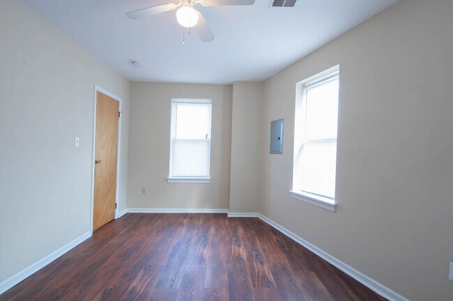 Foto del edificio - 2332 Frankford Ave