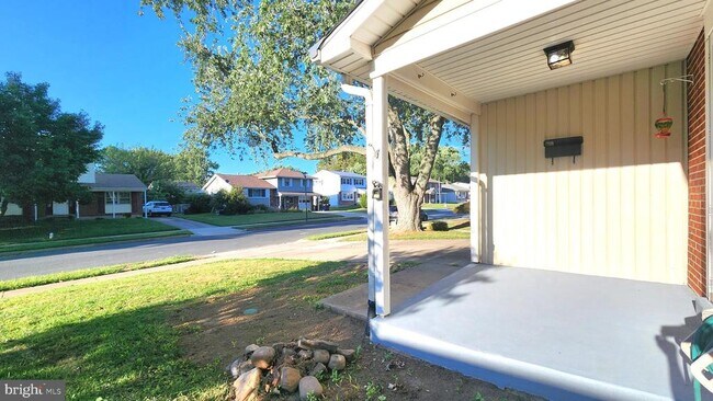 Foto del edificio - 356 Mockingbird Ave