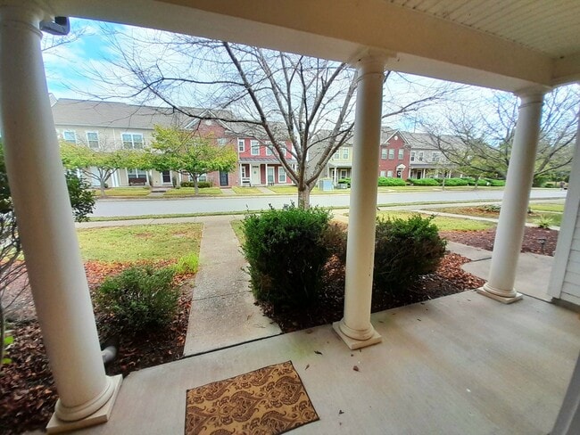 Building Photo - 2021 Hemlock Dr