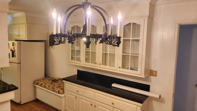 Photo - 110 May Ln House