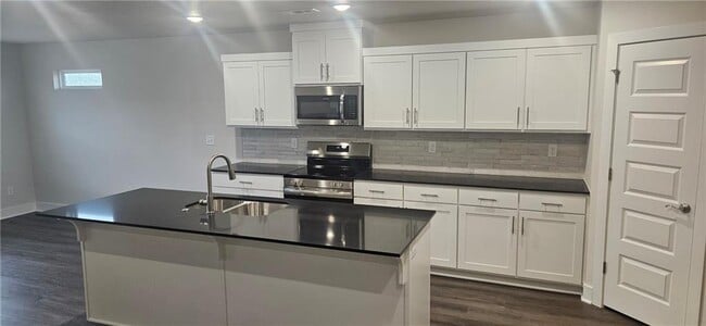 Building Photo - 516 S Benchmark Ln